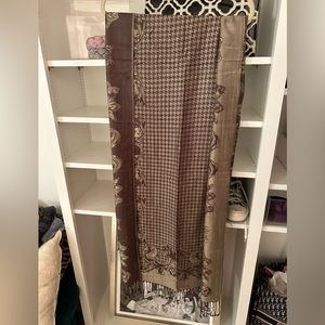 NWOT: Gorgeous Houndstooth Print Scarf